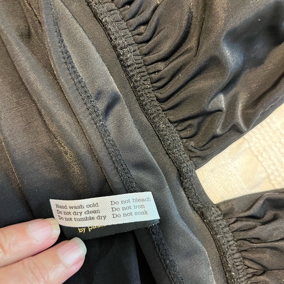 VIX Black One Piece Swimsuit - Picture 6 of 7